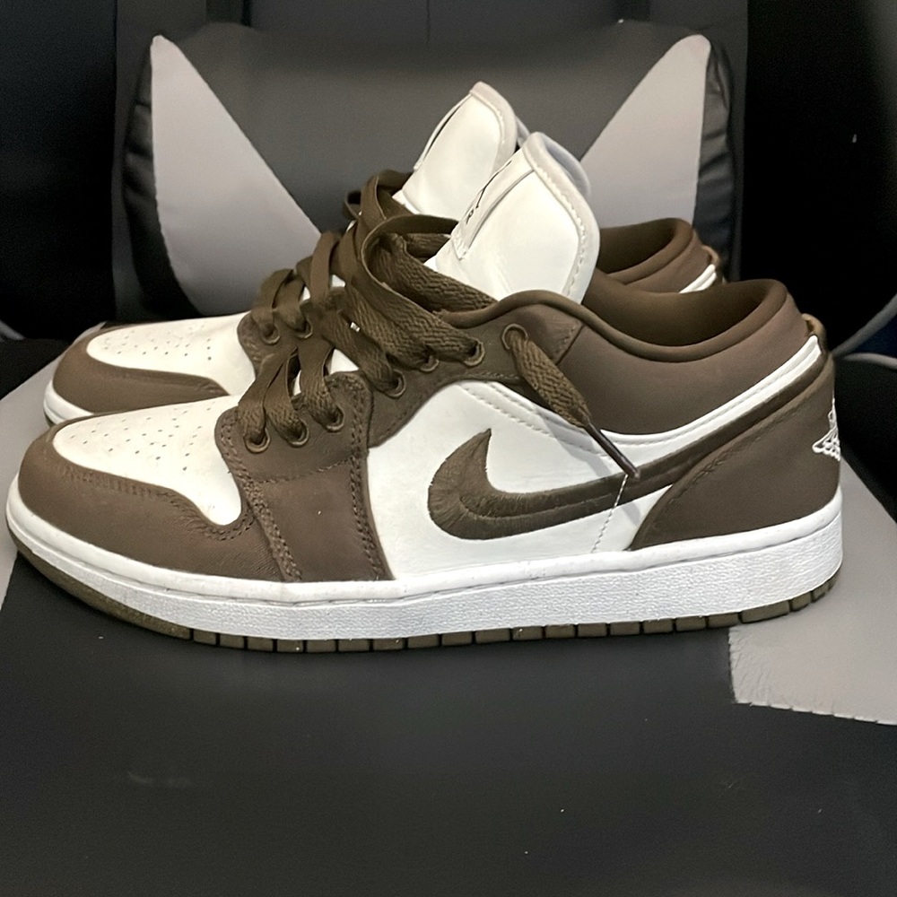 Jordan 1 low SE light olive